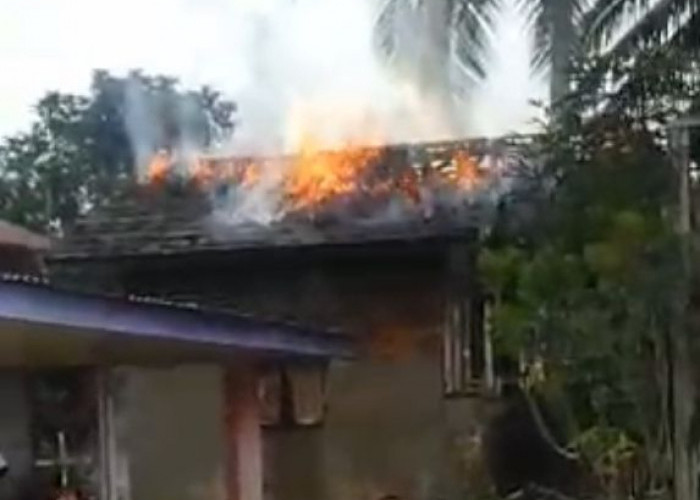 Rumah Warga Tanah Pinoh Barat Kembali Terbakar, Api Tungku Diduga Jadi Pemicu