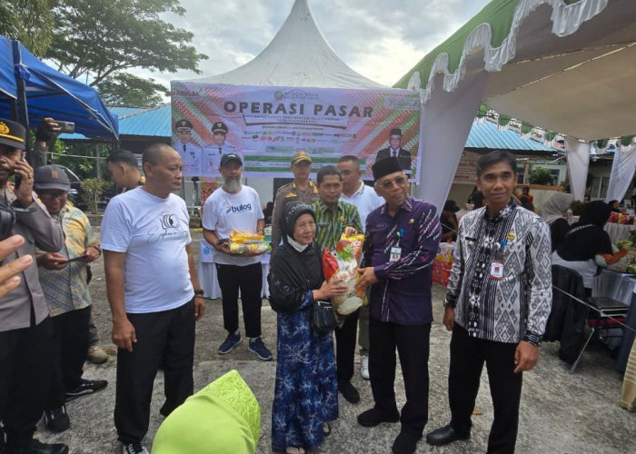 Operasi Pasar Murah di Pontianak Timur, Sekda Amirullah: Tekan Inflasi Daerah