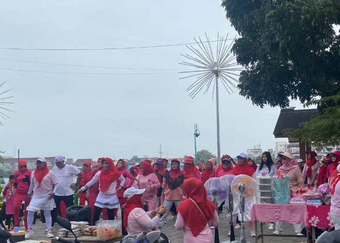 Peringati Hari Ibu, Komunitas LLTQ Ajak Masyarakat Kota Pontianak dan Sekitarnya Senam Sehat