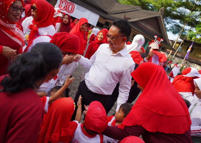 Pemkot Pontianak Bagikan 5.000 Bendera Merah Putih Sambut HUT ke-80 RI