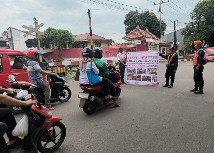 KAI Daop 2 Bandung Himbau Masyarakat Tertib Berlalu Lintas di Perlintasan Sebidang