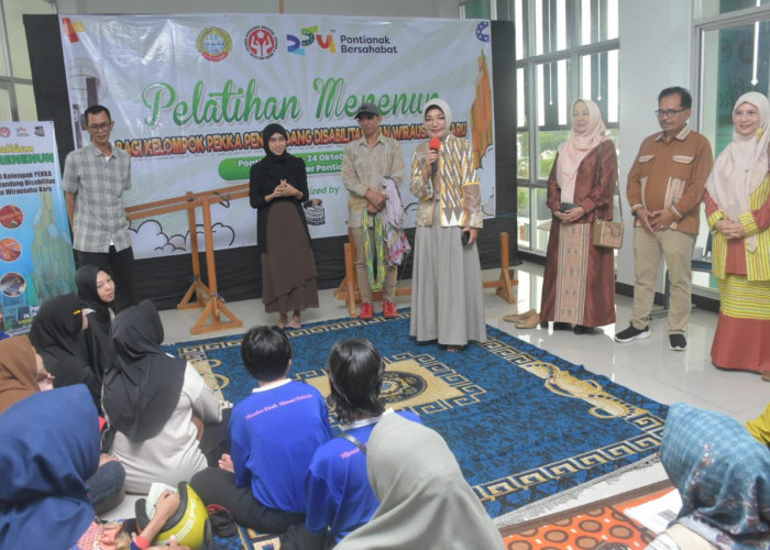 Dekranasda Pontianak Dorong Tren Fesyen Lokal Lewat Workshop dan Pelatihan Tenun 2025