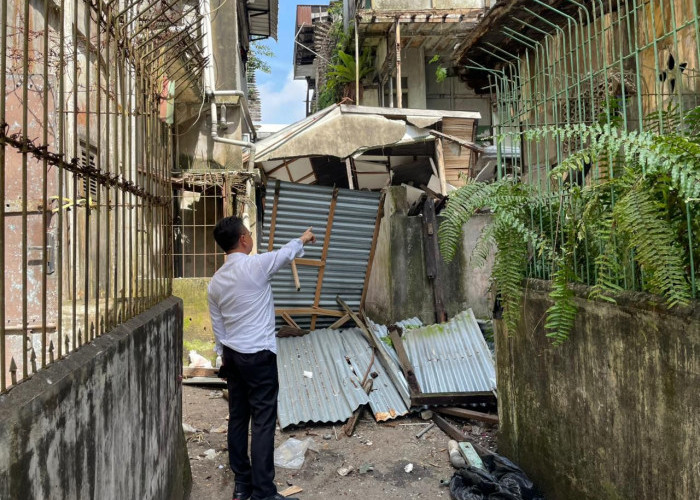 Bangunan Ruko di Pontianak Ambruk, Wako Edi Kamtono Imbau Warga Awasi Rumah Kosong