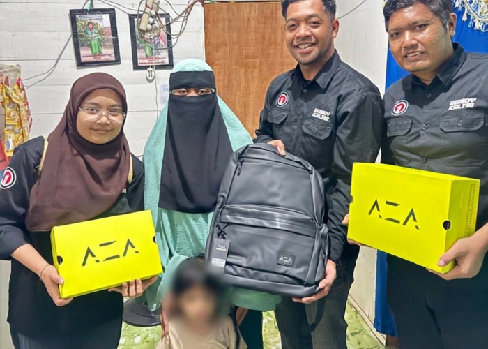 Kirim Sepatu dan Tas Sekolah, AZA DBL dan Disway Grup Bantu Keluarga Mandala di Samarinda