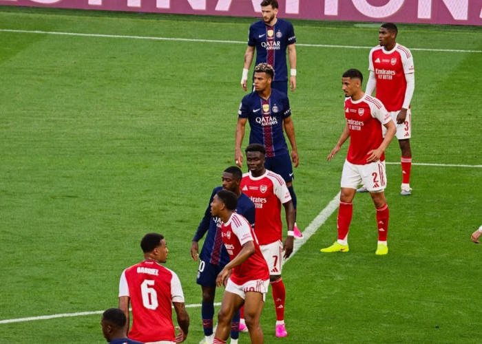 Analisis Taktik PSG vs Arsenal, Ketika Struktur 4-2-4 Arteta Menantang Sistem Luis Enrique