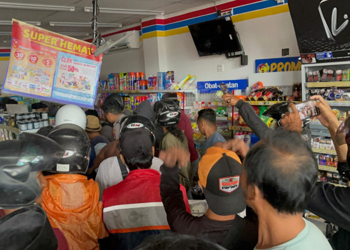 Pria Diduga Alami Gangguan Jiwa Mengamuk dan Rusak Indomaret di Kubu Raya