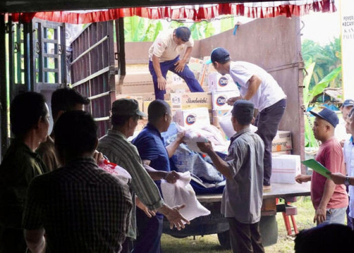 Karyawan PalmCo, Entitas Holding Perkebunan Nusantara, Salurkan Ribuan Paket Bantuan ke Aceh dan Sumatera Utar