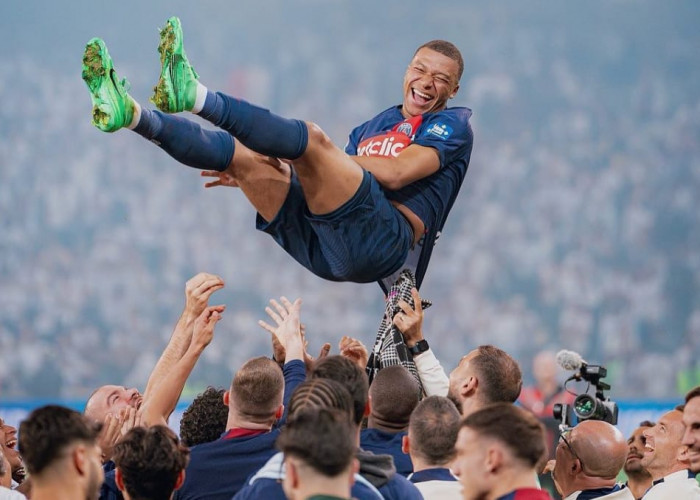 Kylian Mbappe Akhiri Masa Baktinya Dengan PSG, Persembahkan Trofi Coupe de France