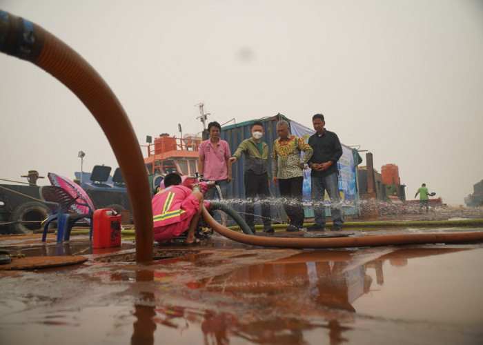 Pasokan Pontianak Timur Diperkuat, Lima Juta Liter Air Tawar Tiba di Parit Mayor