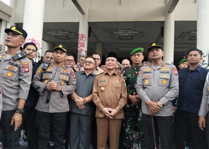 Demo Mahasiswa FISIPOL Untan Pontianak di DPRD Kalbar: Suarakan Aspirasi dan Reformasi DPR-RI