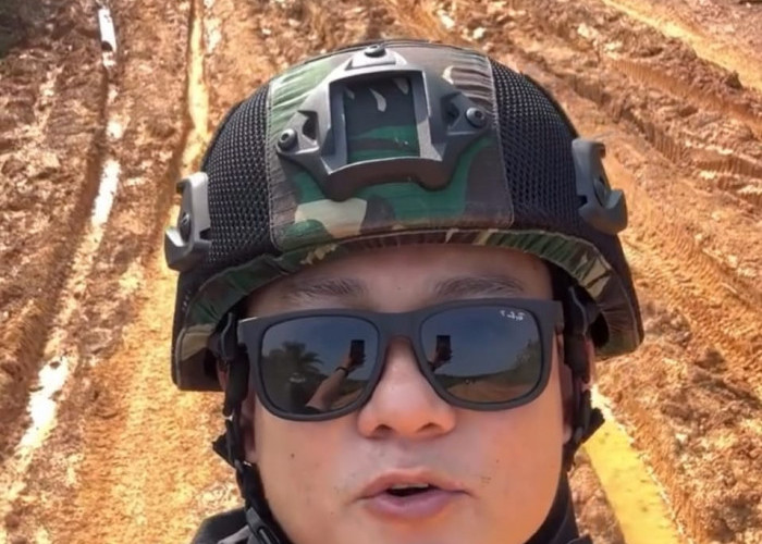 Youtuber Bobon Santoso Soroti Jalan Rusak di Sintang, Pertanyakan Kinerja Pejabat Daerah