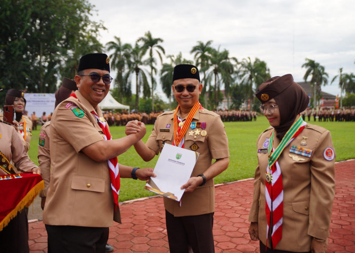 Hari Pramuka ke-64, Wali Kota Pontianak Terima Penghargaan Lencana Melati