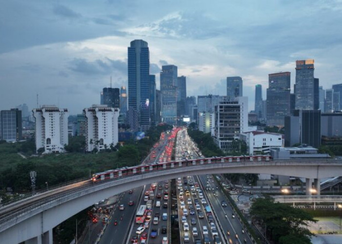 KAI Temukan Layangan, Bola Golf, Hingga Bola Sepak di Jalur LRT Jabodebek, Ajak Masyarakat Jaga Keselamatan
