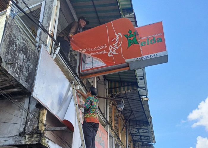 Pajak Reklame Tunggak, Billboard Vivo dan Sosro Dibongkar Bapenda Pontianak