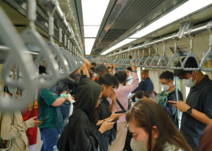 KAI Dukung Wacana Perluasan Kebijakan ASN Naik LRT ke Pegawai Swasta