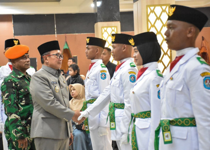 Dikukuhkan, Bupati Kubu Raya Minta Anggota Paskibraka jadi Panutan