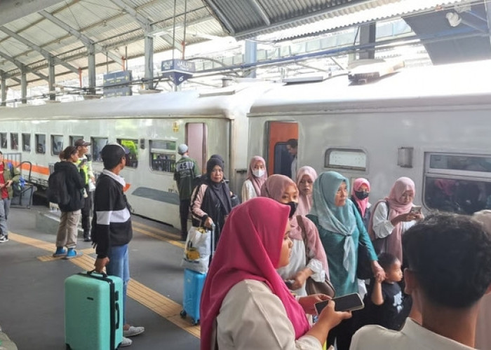 Penjualan Tiket KA Nataru Meningkat, Stasiun Surabaya Pasarturi Jadi Stasiun Keberangkatan Terfavorit