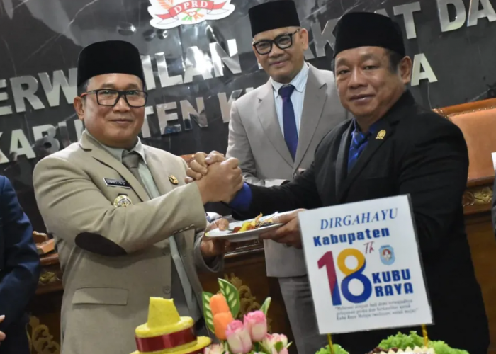 Bupati Sujiwo Hadiri Paripurna HUT ke-18 Kubu Raya, Tekankan Pelayanan Publik Berkualitas