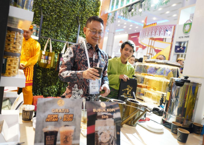 Produk UMKM Pontianak Sukses Curi Perhatian di Indonesia City Expo Surabaya 2025
