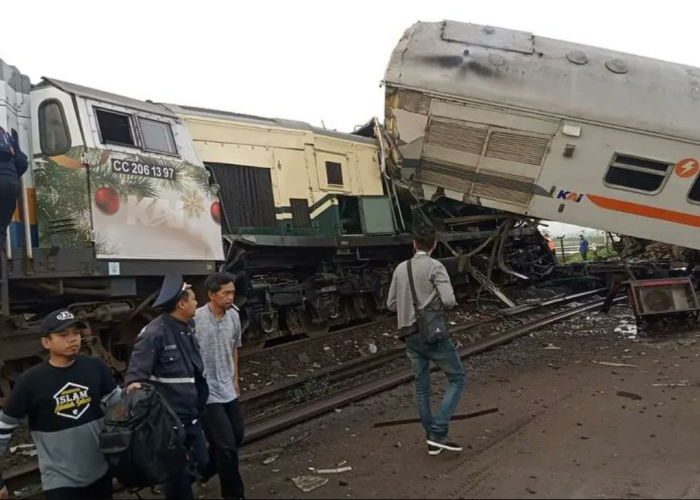 Kereta Api Turangga dengan KA Commuterline Bandung Raya Saling Adu, Ditjen Perkeretaapian Turunkan Tim