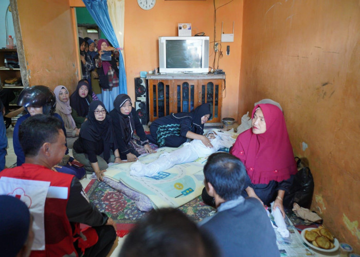 Wali Kota Pontianak Takziah ke Rumah Duka Anak Tenggelam di Sungai Malaya