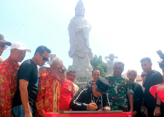 Bupati Kubu Raya Resmikan Rupang Dewi Kwan Im di Sungai Kakap