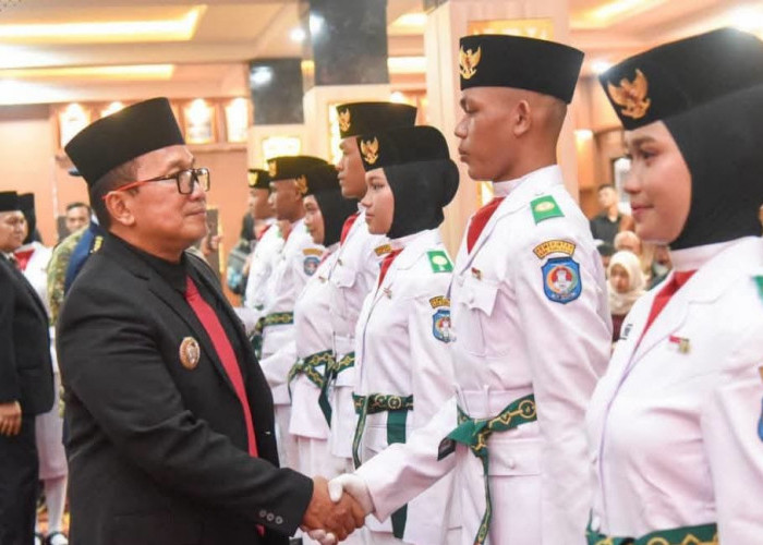 Bupati Sujiwo Kukuhkan 28 Paskibraka Kubu Raya 2026, Ini Pesannya untuk Putra-Putri Pilihan