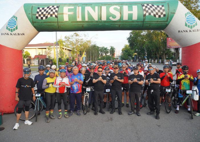 Ratusan Pesepeda Meriahkan Happy Cycling Pontianak 2025, Tempuh Rute hingga 254 Kilometer