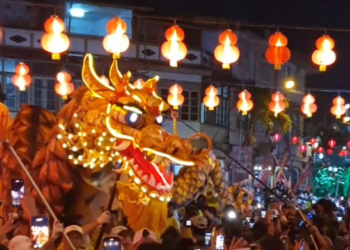 Pawai Lampion Singkawang Meriahkan Festival Imlek 2576 dan Cap Go Meh 2025