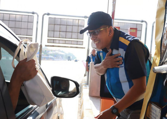 Rayakan Hari Konsumen, JTT Berikan Kejutan Manis Pengguna Jalan Tol Trans Jawa