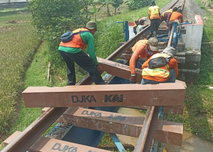 KAI Daop 2 Bandung Ganti Bantalan Rel dengan Bantalan Sintetis untuk Dukung Keberlanjutan Lingkungan