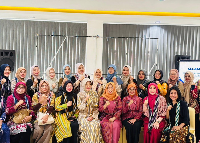 DWP Polnep se-Indonesia Kunjungi UMKM Center Dekranasda Pontianak