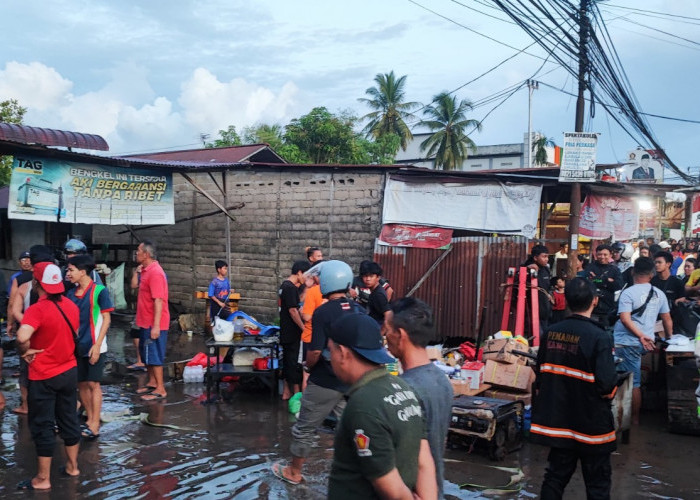 Panik dan Teriakan Mencekam, Seorang Ibu Rumah Tangga jadi Saksi Awal Kebakaran Dua Ruko di Desa Kapur