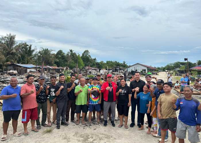 Kunjungi Lokasi Kebakaran, Lasarus Janjikan Tempat Tinggal Baru untuk Warga Kekurak Kapuas Hulu