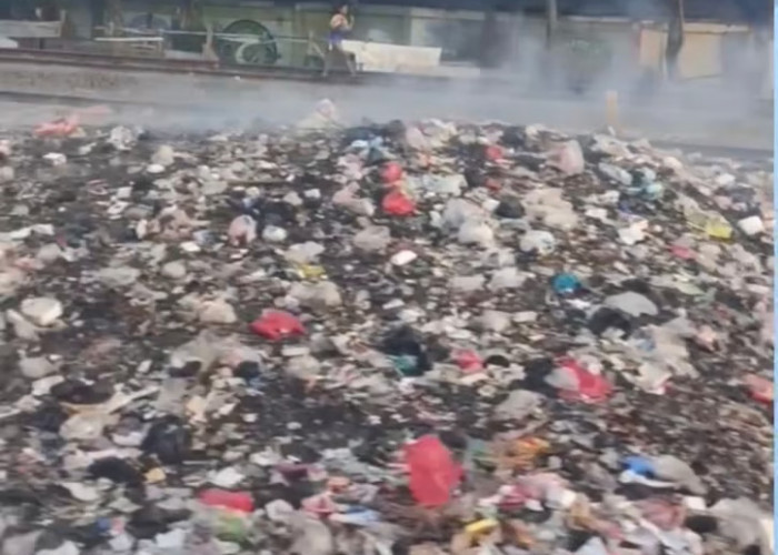 KAI Daop 1 Jakarta Kembali Ingatkan Warga Tidak Buang & Bakar Sampah di Sepanjang Jalur KA