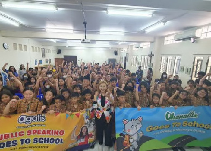 Pelatihan Public Speaking bersama Coach Priska Sahanaya di SD Regina Pacis Didukung oleh AGATIS dan OHANAMIE