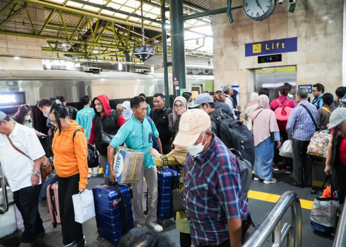 Penjualan Tiket Nataru Terus Meningkat, KAI Daop 1 Jakarta Imbau Pelanggan Pesan Lebih Awal