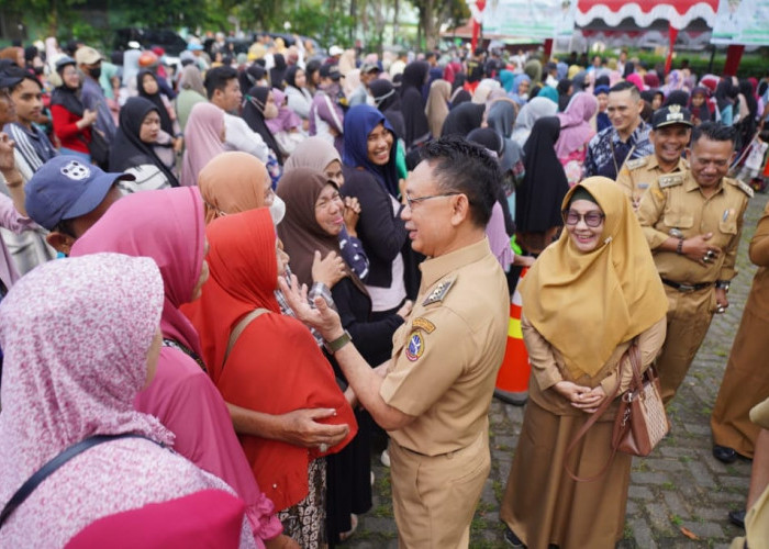 Pontianak Barat Jadi Penutup Pasar Murah, Warga Antusias Berbelanja