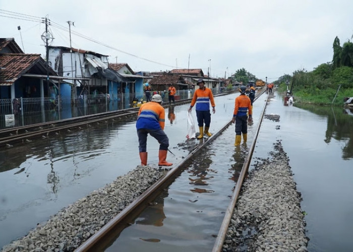 Cuaca Ekstrem dan Banjir Ganggu KA, Jalur Sragi–Pekalongan Normal Kembali