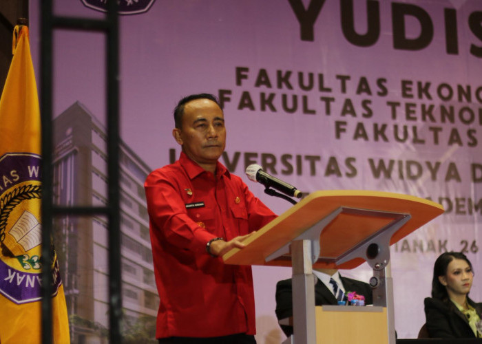 Wakil Gubernur Kalbar Krisantus Disambut Meriah Mahasiswa Yudisium Universitas Widya Dharma