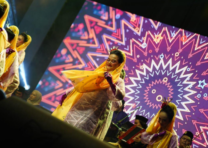 Pontianak Raih Juara III di Indonesian International Arts Festival 2025 Surabaya Lewat Tari Sulam Kalengkang