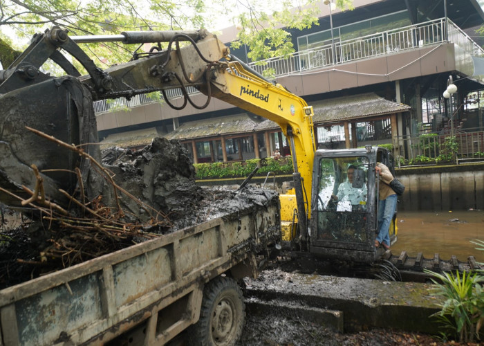 Normalisasi Drainase Pontianak, Pemkot Keruk Parit Tokaya dan Tambah Dua Pompa