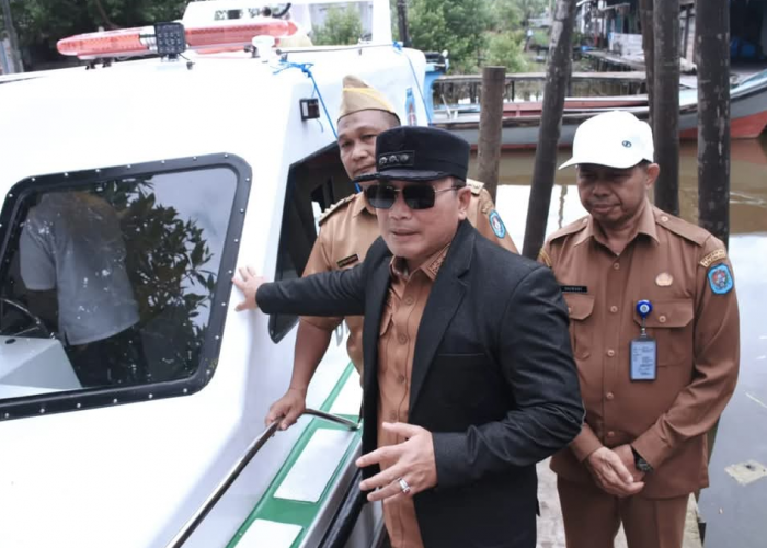 Bupati Kubu Raya Serahkan Speedboat Ambulans untuk Kecamatan Batu Ampar