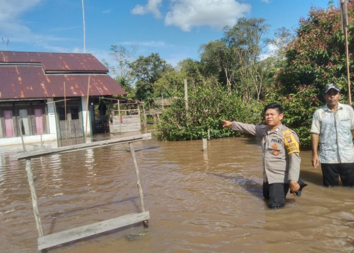 Polsek Kuala Mandor B Lakukan Patroli, Berikan Himbauan Waspada Banjir dan Bahaya Listrik