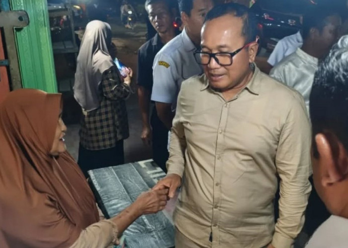 Tinjau Pasar Senggol Kuala Dua, Bupati Kubu Raya Targetkan Jalan Mulus Sebelum Lebaran