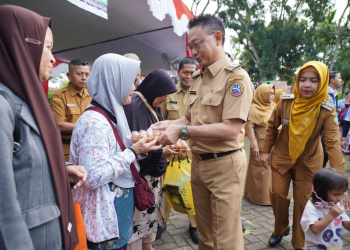 Pontianak Barat Jadi Penutup Pasar Murah, Warga Antusias Berbelanja