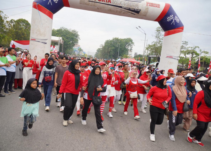 Ribuan Warga Pontianak Meriahkan Fun Walk HUT ke-80 RI dan Haornas