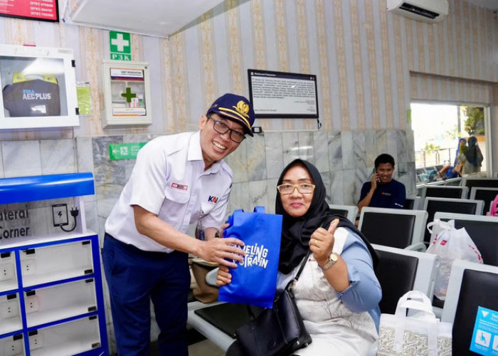 Hari Pelanggan Nasional, PT KAI Divre IV Tanjungkarang Gelar Kegiatan Sapa Pelanggan