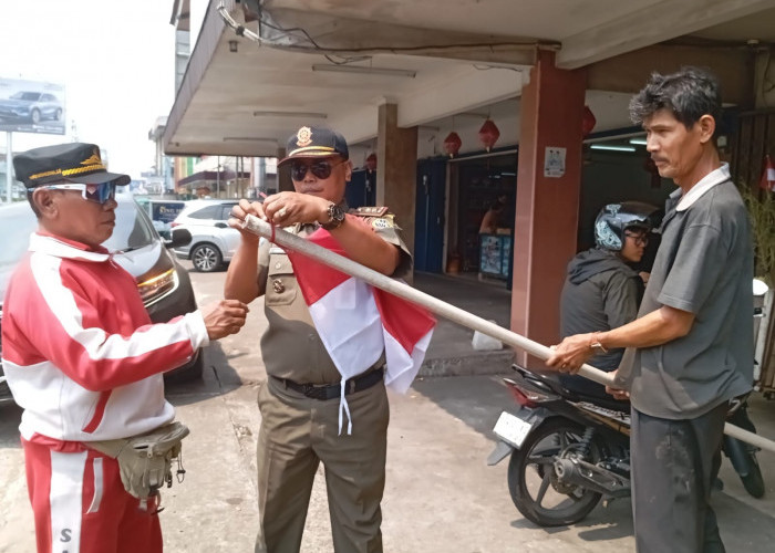 Pemkot Pontianak Awasi Pemasangan Bendera Merah Putih Jelang HUT ke-81 RI