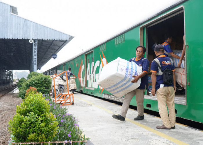 PT KAI Daop 1 Jakarta Terus Tingkatkan Layanan Angkutan Barang di Lintas Jawa